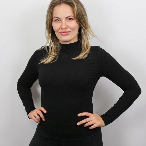 TUESDAY LONG SLEEVE IN BLACK - Picture 1 of 2